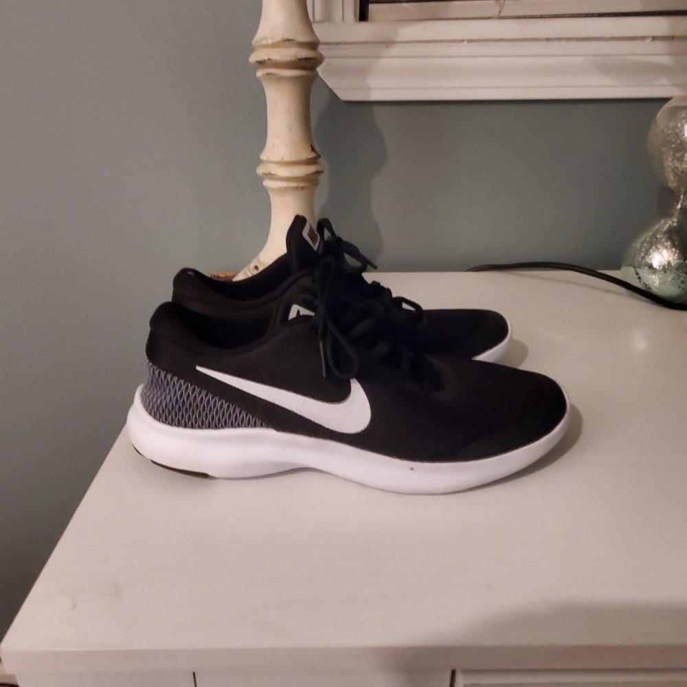 8.5 NIKE